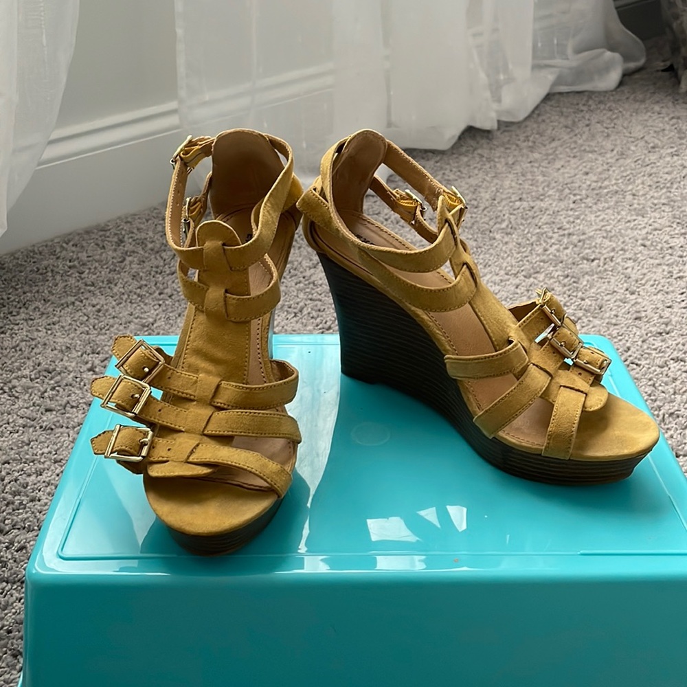🌸🌸Express Wedge Mustard color Sandals Size 7